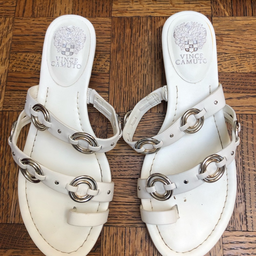 VINCE CAMUTO WARM WHITE SANDALS